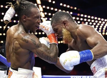 O’SHAQUIE FOSTER DEFIENDE CON ÉXITO EL CAMPEONATO WBC SUPERPLUMA