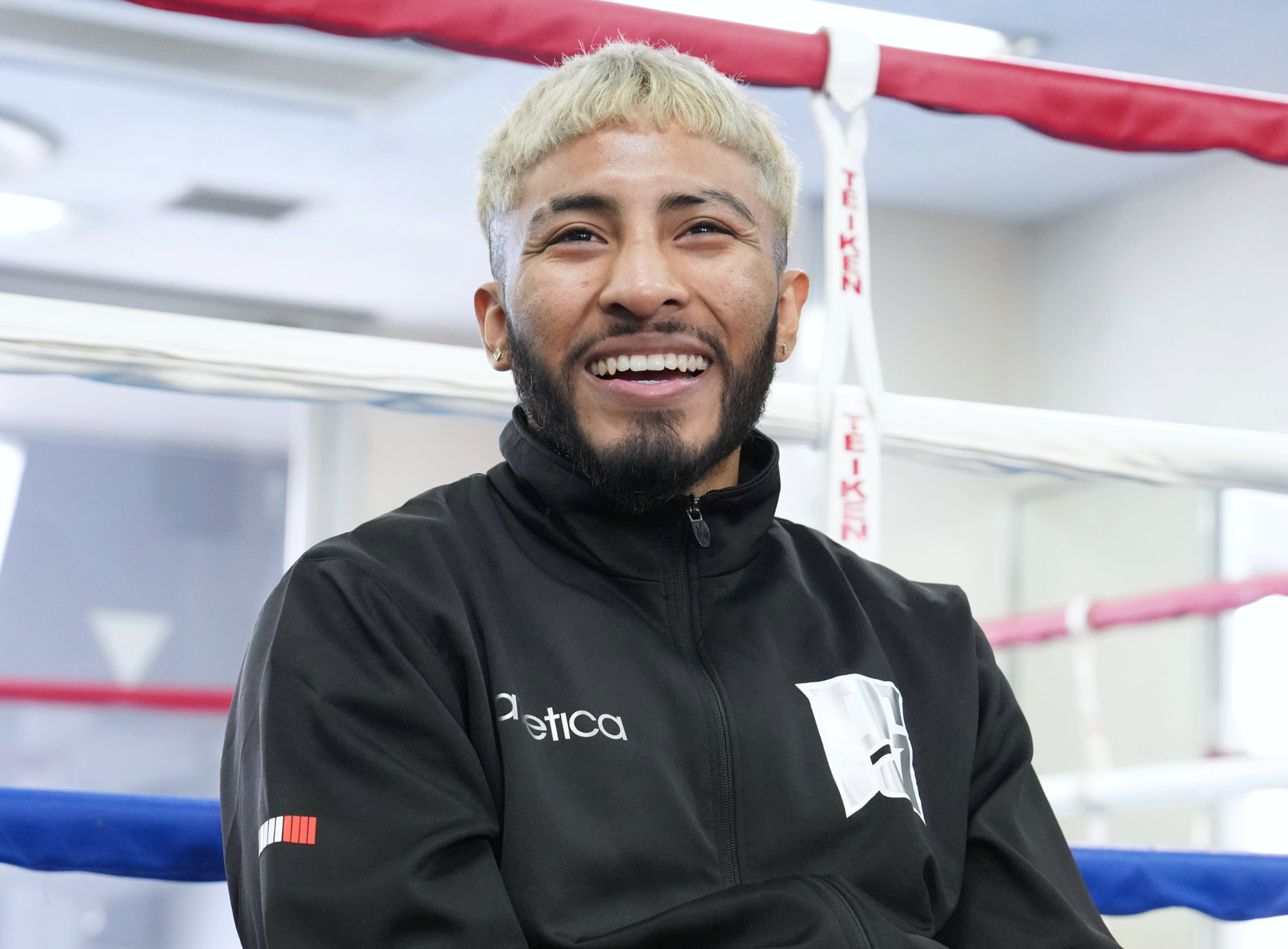 “PEQUE” SANTIAGO DERROCHA OPTIMISMO PARA DEFENDER SU CORONA EN JAPÓN