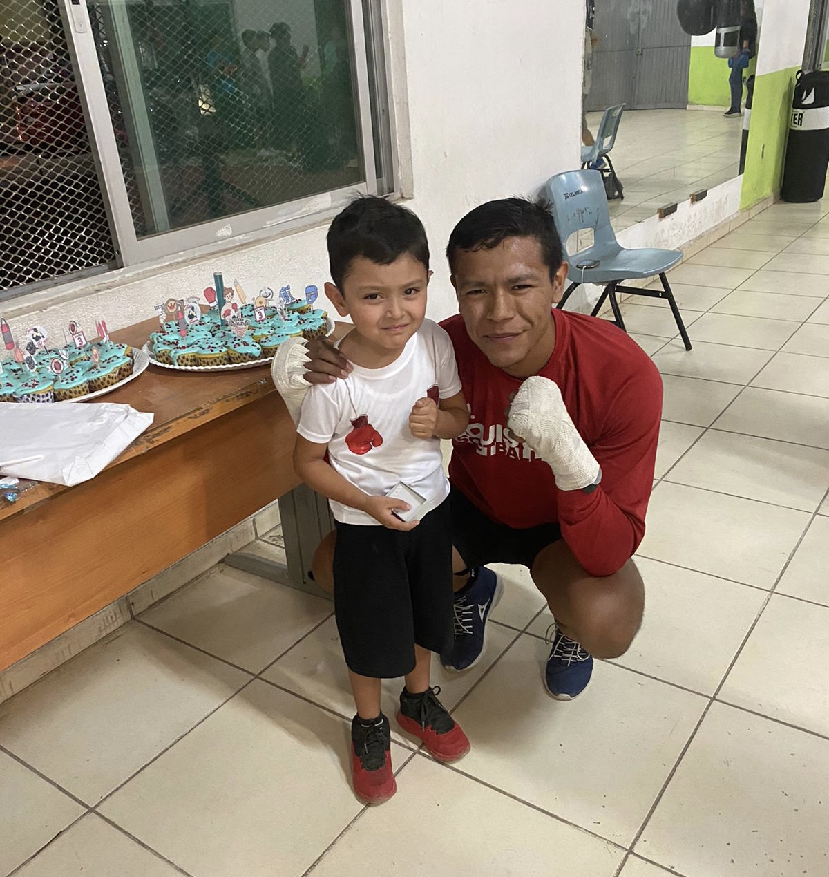 EL COMPROMISO SOLIDARIO DE MAURICIO “THE BULL” GUTIÉRREZ, MÁS ALLÁ DEL RING