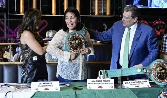 PREVIO A SU INDUCCIÓN AL SALÓN DE LA FAMA, EL WBC RINDE HOMENAJE A “LA GUERRERA” TORRES