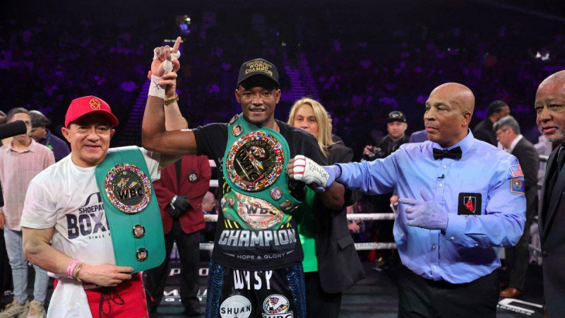 ALBERTO PUELLO DERROTÓ A GARY RUSSEL, ES CAMPEÓN WBC SUPERLIGERO