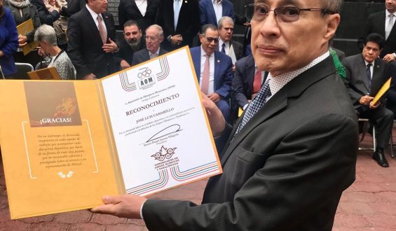 OTORGAN RECONOCIMIENTO A JOSÉ LUIS CAMARILLO EN CODEME