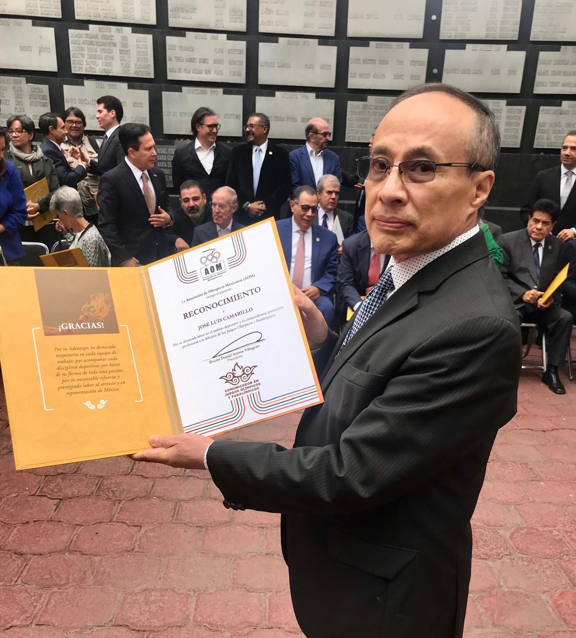 OTORGAN RECONOCIMIENTO A JOSÉ LUIS CAMARILLO EN CODEME