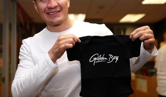 WILLIAM “CAMARÓN” ZEPEDA DA LA BIENVENIDA A JULIAN, SU PRIMOGÉNITO