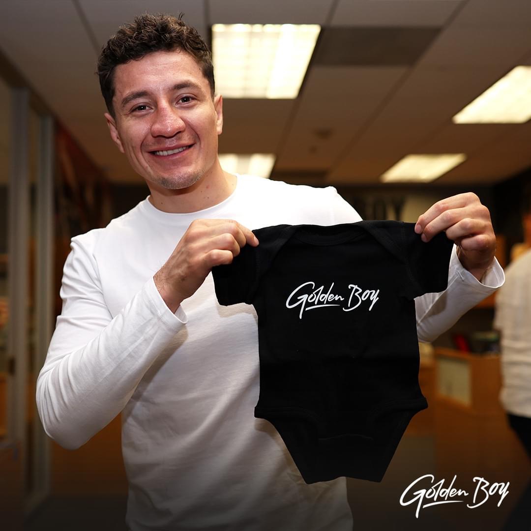 WILLIAM “CAMARÓN” ZEPEDA DA LA BIENVENIDA A JULIAN, SU PRIMOGÉNITO