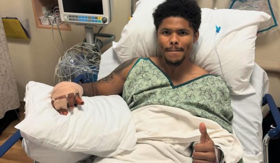 SHAKUR STEVENSON SE LESIONA Y POSTERGA DEFENSA CON JOE CORDINA