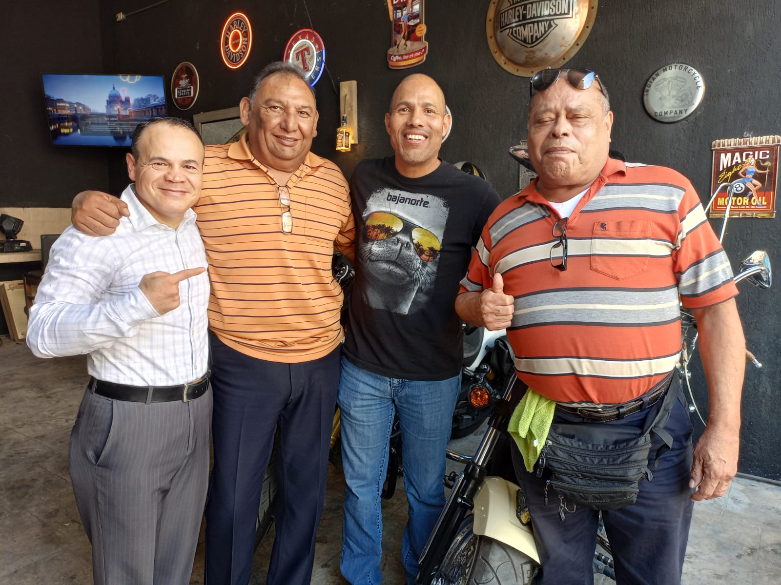 EN VISITA A MONTERREY, JOSÉ LUIS CASTILLO REVIVE RECUERDOS CON ROSALIO AVILEZ