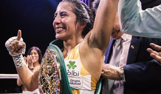 YOKASTA VALLE VENCIÓ A ELIZABETH LÓPEZ, Y ES LA NUEVA CAMPEONA WBC PAJA