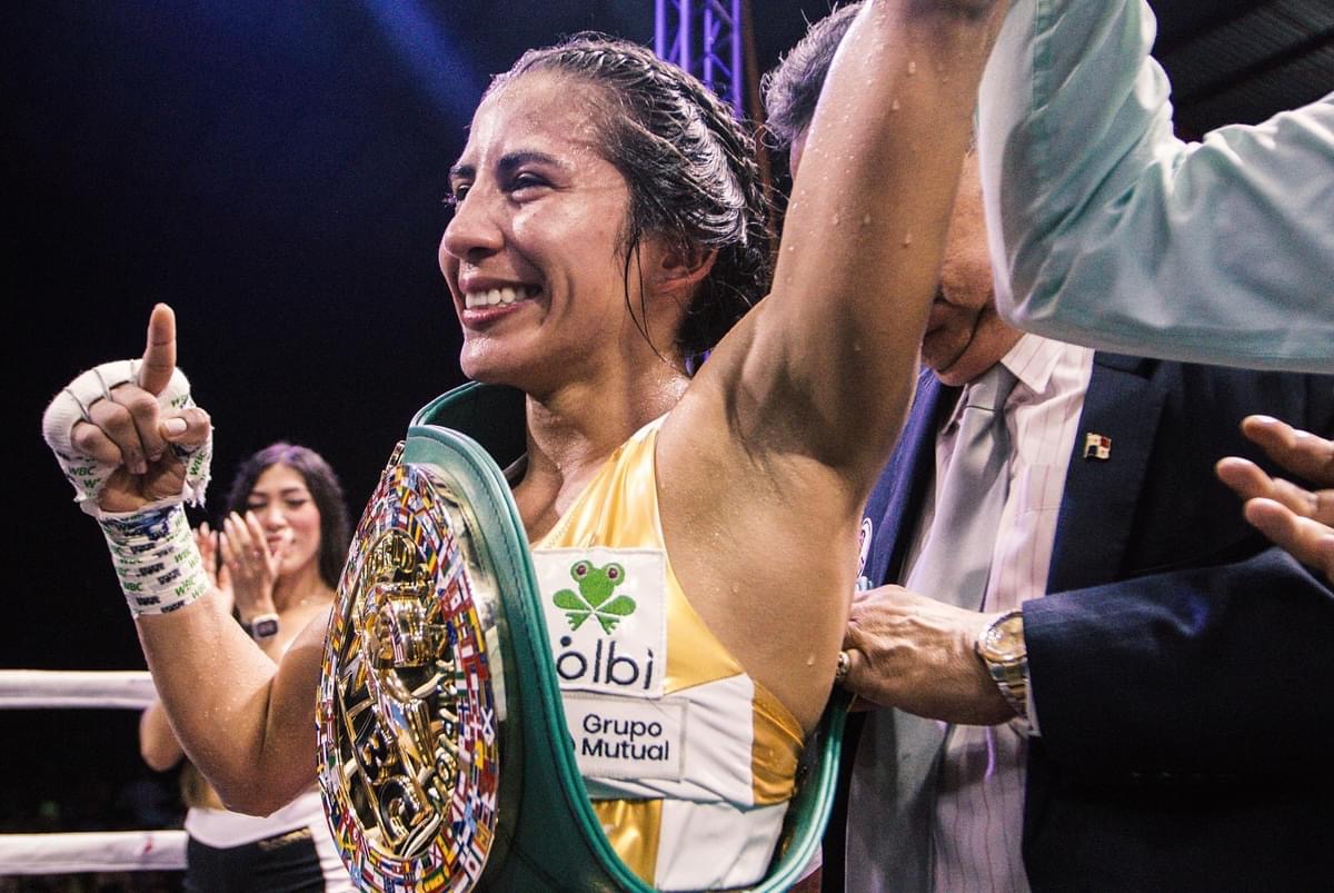 YOKASTA VALLE VENCIÓ A ELIZABETH LÓPEZ, Y ES LA NUEVA CAMPEONA WBC PAJA