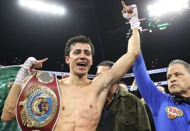 RAFAEL “DIVINO” ESPINOZA CONSERVÓ EL CAMPEONATO WBO