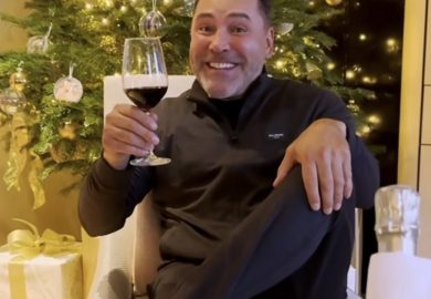 CANTANDO UN VILLANCICO, OSCAR DE LA HOYA SE BURLA DE CANELO