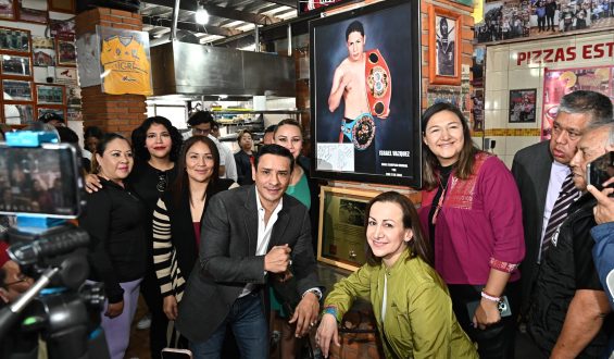 ORGULLO CHINTOLOLO, RINDEN HOMENAJE A ISRAEL “MAGNÍFICO” VÁZQUEZ