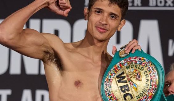 ANTE CHORDALE BOOKER, SEBASTIÁN FUNDORA DEFIENDE CINTURÓN WBC