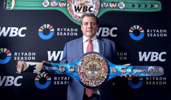 CINTURÓN CONMEMORATIVO WBC PARA BETERBIEV VS. BIVOL II