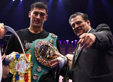 DMITRI BIVOL SE CONVIRTIÓ EN EL NUEVO CAMPEÓN INDISCUTIDO DE PESO COMPLETO