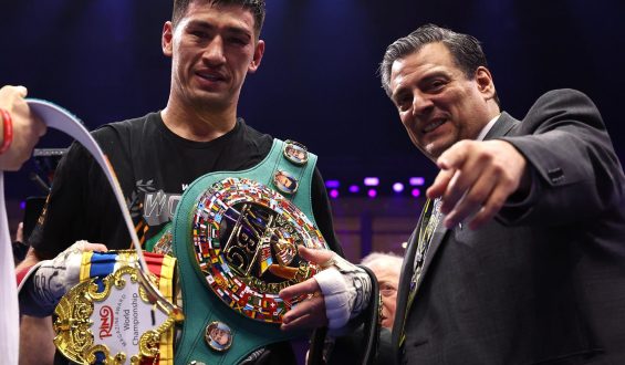 DMITRI BIVOL SE CONVIRTIÓ EN EL NUEVO CAMPEÓN INDISCUTIDO DE PESO COMPLETO