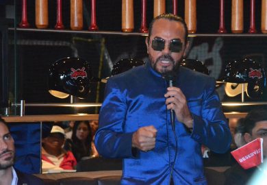 PEPE GOMEZ ANUNCIO MEGA CARTELERA EN CANCÚN
