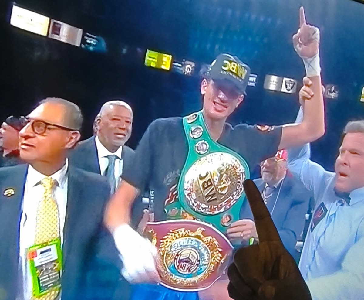 SEBASTIÁN FUNDORA NOQUEÓ EN CUATRO A CHORDALE BOOKER EN LAS VEGAS