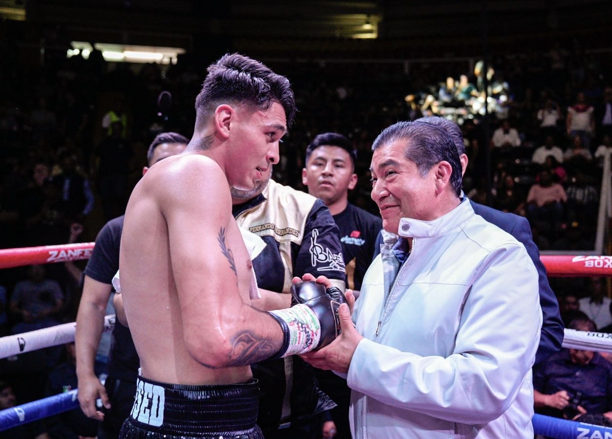 MIGUEL ÁNGEL “PIOLIN” MARTÍNEZ DEBUTÓ CON UN NOCAUT EN SU NATAL DURANGO