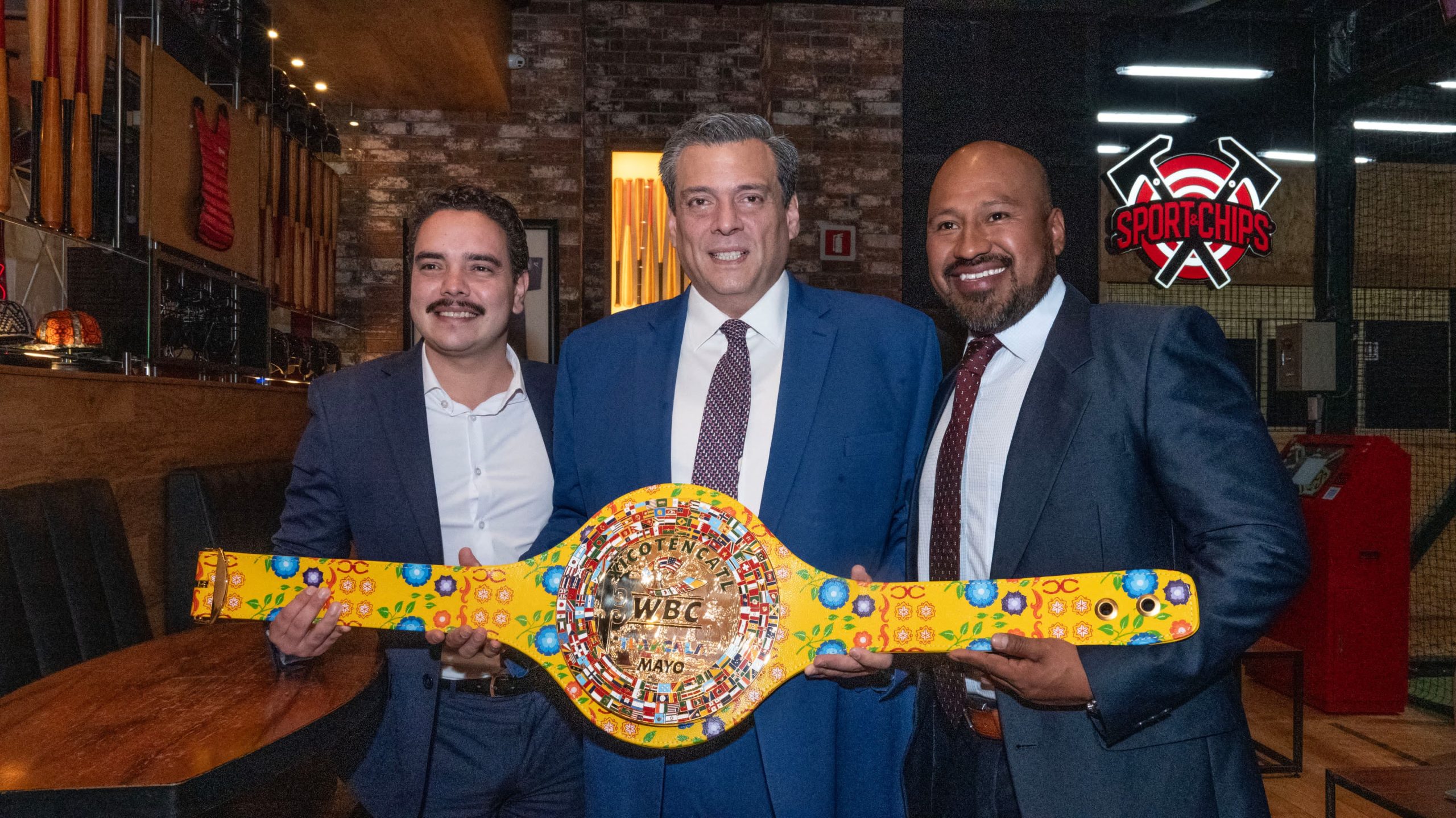 EL CINTURÓN GUERRERO XICOTÉNCATL PARA EL GANADOR DE CANELO VS. SCULL