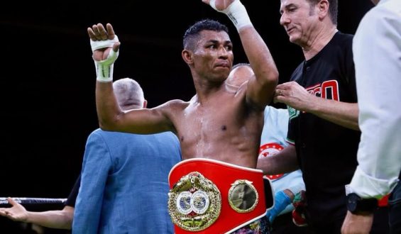 WILLIBALDO GARCÍA VENCIÓ A RENÉ CALIXTO Y ES EL NUEVO CAMPEÓN MUNDIAL SUPERMOSCA IBF