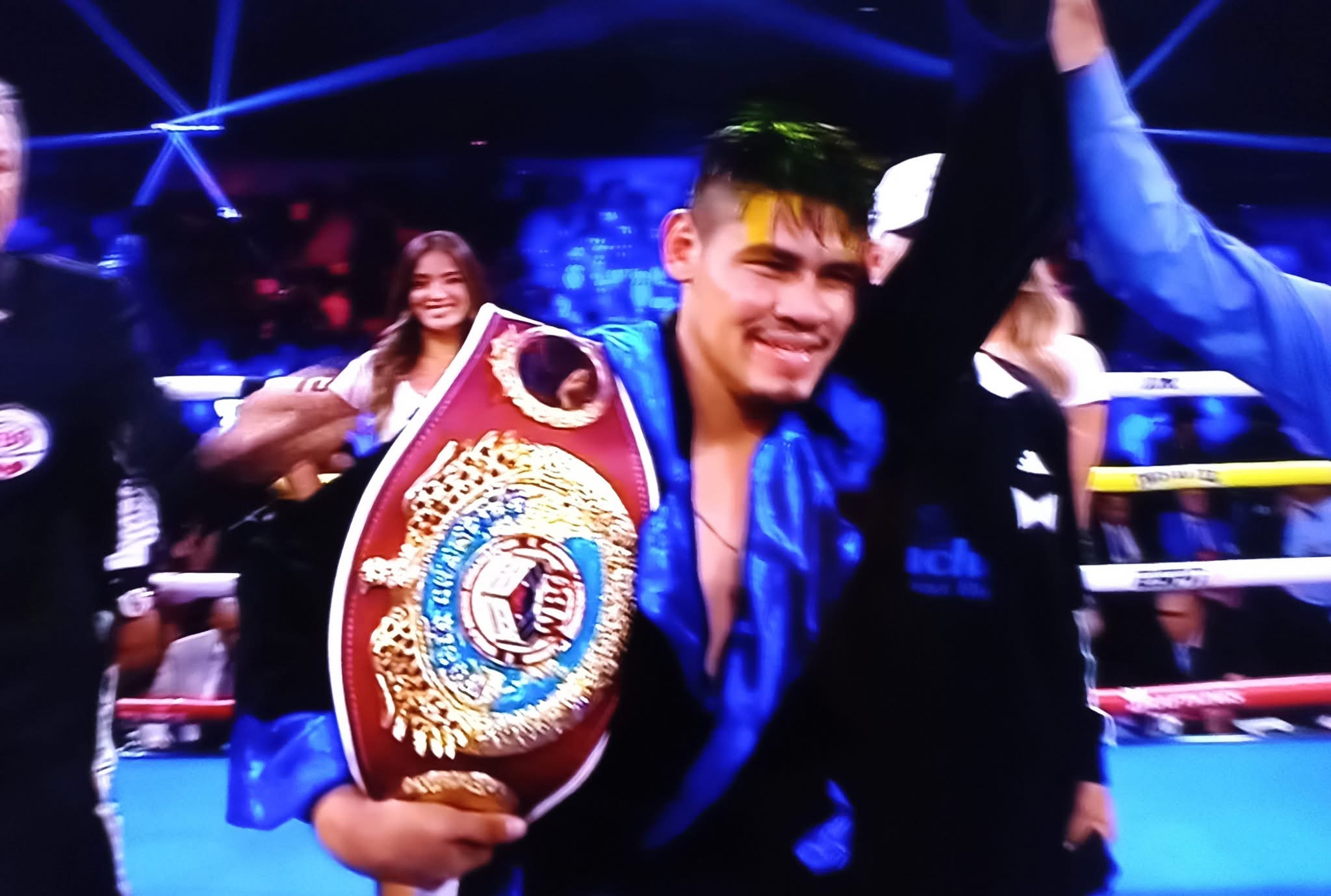 EMANUEL NAVARRETE VENCIÓ A CHARLY SUÁREZ, EN PECHANGA ARENA