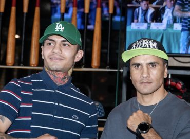 “KONEJO” GONZÁLEZ DÍAZ Y “CHURRITOS” HERNÁNDEZ, POR CINTO INTERNACIONAL PLATA WBC