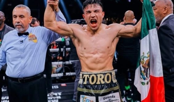 JOSÉ ARMANDO “TORO” RESÉNDIZ VENCIÓ CALEB PLANT, Y ES CAMPEÓN MUNDIAL WBA