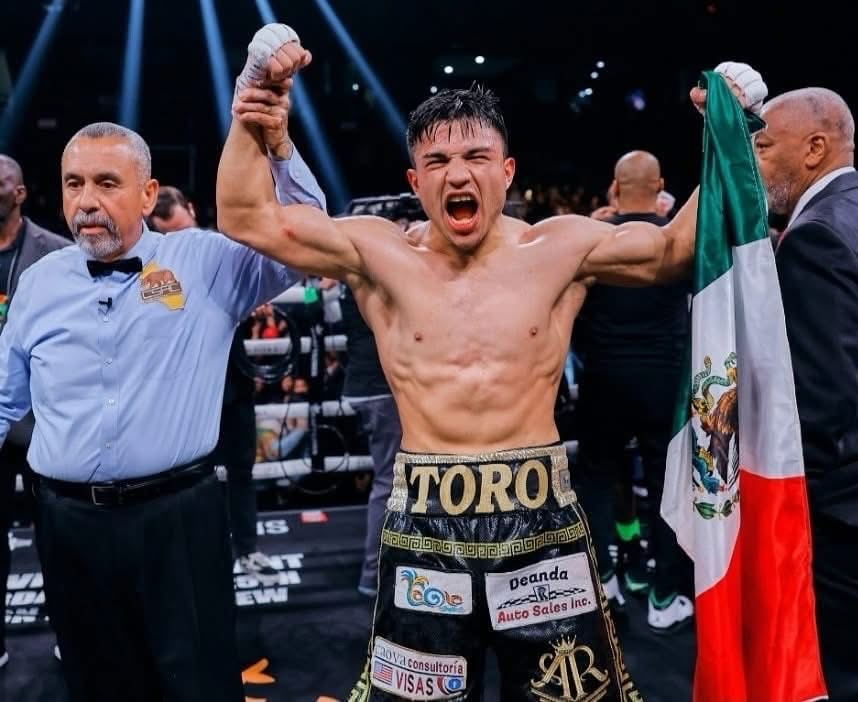 JOSÉ ARMANDO “TORO” RESÉNDIZ VENCIÓ CALEB PLANT, Y ES CAMPEÓN MUNDIAL WBA