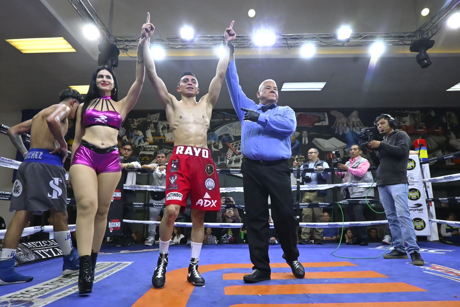 AARON GARIBAY VENCIÓ A ISAAC SÁNCHEZ EN VELADA DE CHIQUITA GONZÁLEZ BOXING