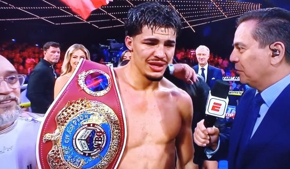 XANDER ZAYAS VENCIÓ A JORGE “CHINO” GARCÍA Y SE CORONÓ CAMPEÓN MUNDIAL SUPERWELTER WBO