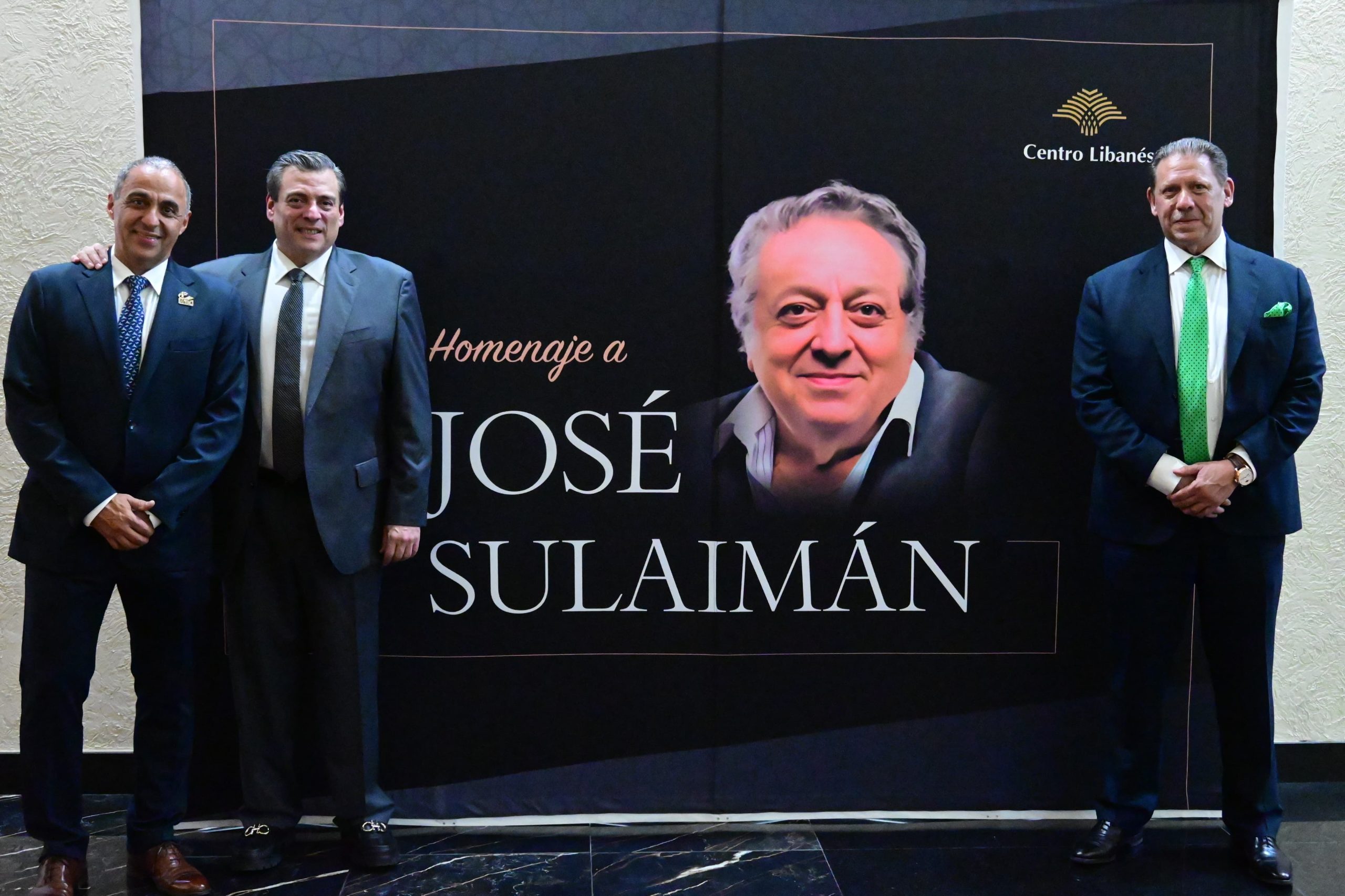 EMOTIVO HOMENAJE A JOSÉ SULAIMAN EN CENTRO LIBANÉS